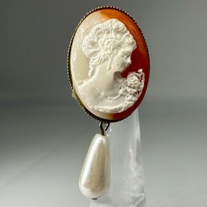 VINTAGE CAMEO BROOCH PIN SCARF JEWELRY